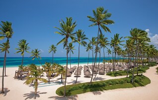 Playa privada, tumbonas, sombrillas y toallas de playa