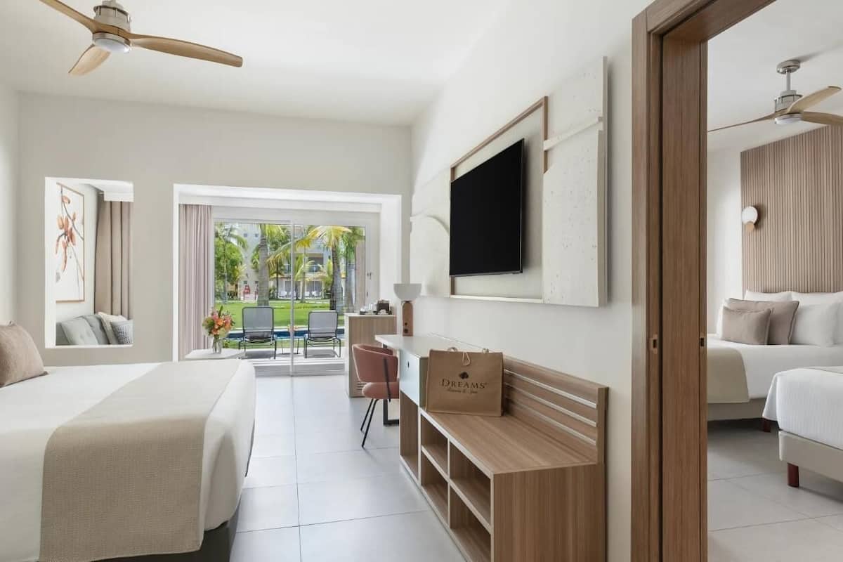 1 kamar tidur, seprai premium, minibar gratis, dan brankas