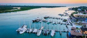 Dockside Inn & Resort