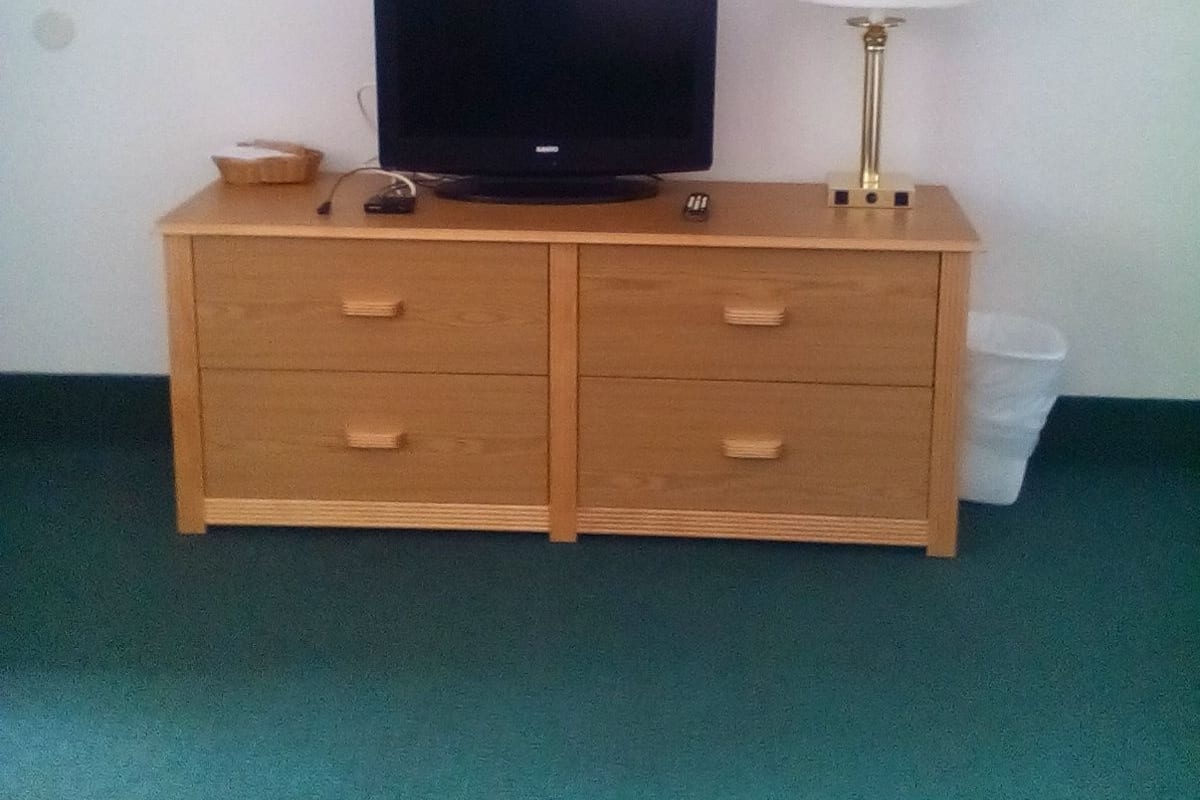 Poolside Room | Premium bedding, iron/ironing board, WiFi (free), individually decorated