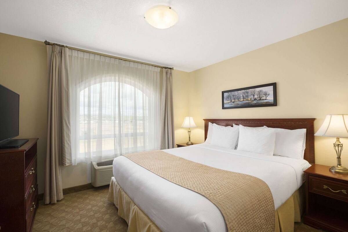 Desk, blackout drapes, iron/ironing board, free WiFi