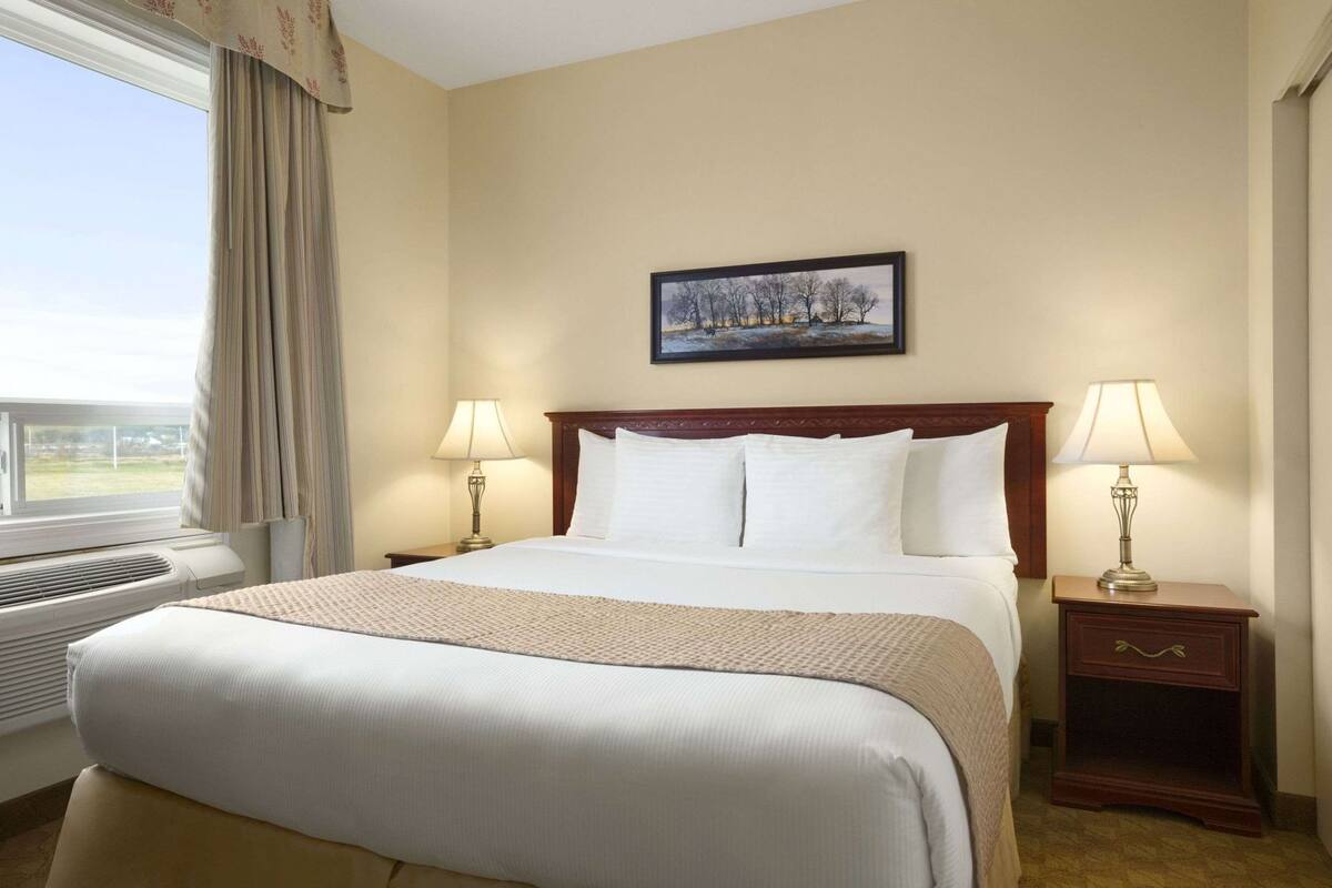 Desk, blackout drapes, iron/ironing board, free WiFi