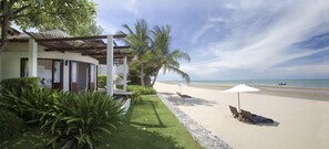 Sun-loungers, beach umbrellas, beach towels, snorkelling - Aleenta Hua Hin - Pranburi (Pranburi)