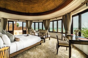 Ocean View Penthouse | Egyptian cotton sheets, premium bedding, Tempur-Pedic beds, in-room safe