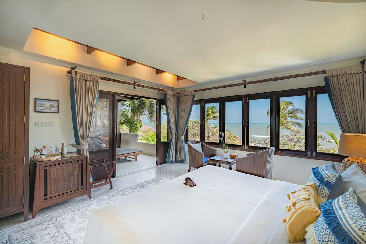 Ocean View Residence | Egyptian cotton sheets, premium bedding, Tempur-Pedic beds, in-room safe