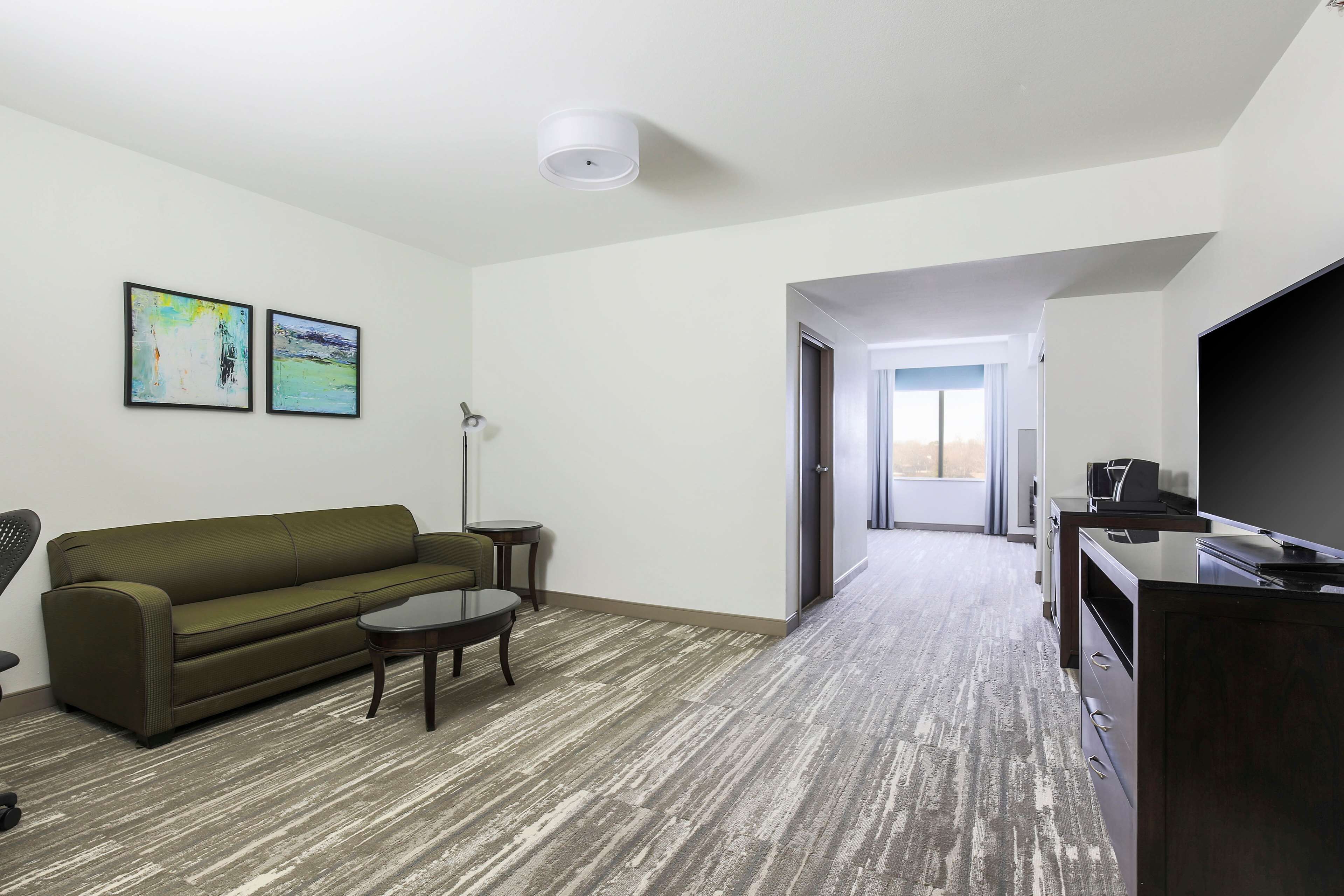 42-inch lcd tv with cable channels, tv, mp3 dock