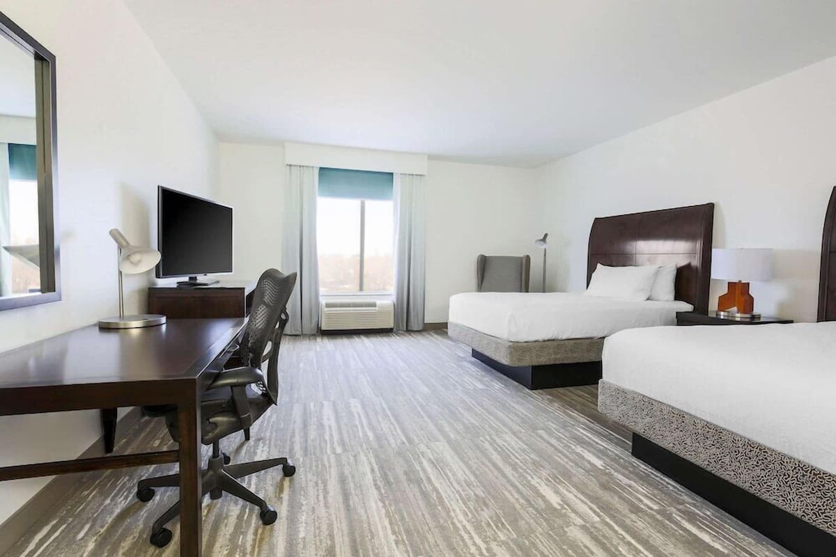 Hypo-allergenic bedding, in-room safe, desk, laptop workspace