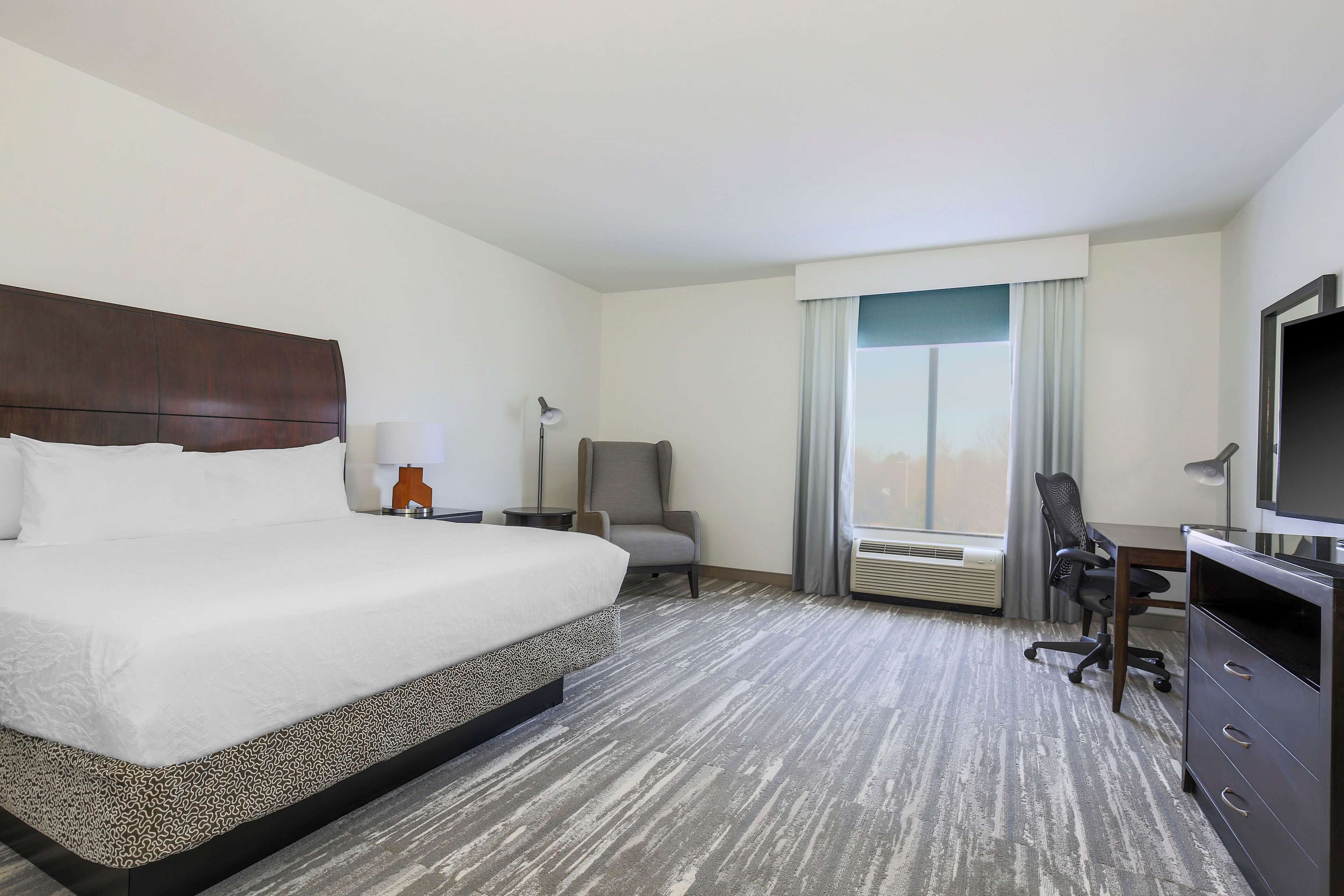 hypo-allergenic bedding, in-room safe, desk, laptop workspace