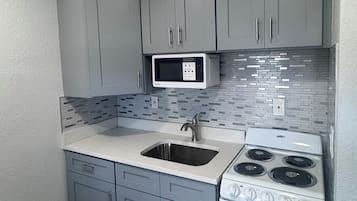 Studio, 2 Double Beds | In-room dining