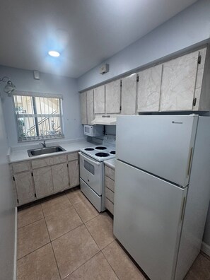 Apartment, 1 Bedroom | Private kitchen