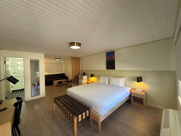 Habitación Deluxe, 1 cama King size y sofá cama | 1 habitación, escritorio, wifi gratis y ropa de cama 