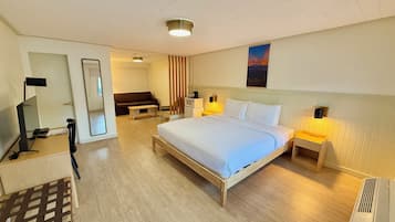 Doppia Deluxe, 1 letto king con divano letto | Una scrivania, Wi-Fi gratuito, lenzuola