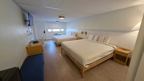 Phòng Tiêu chuẩn, 2 giường cỡ queen | Bàn, truy cập Internet không dây miễn phí, bộ trải giường 