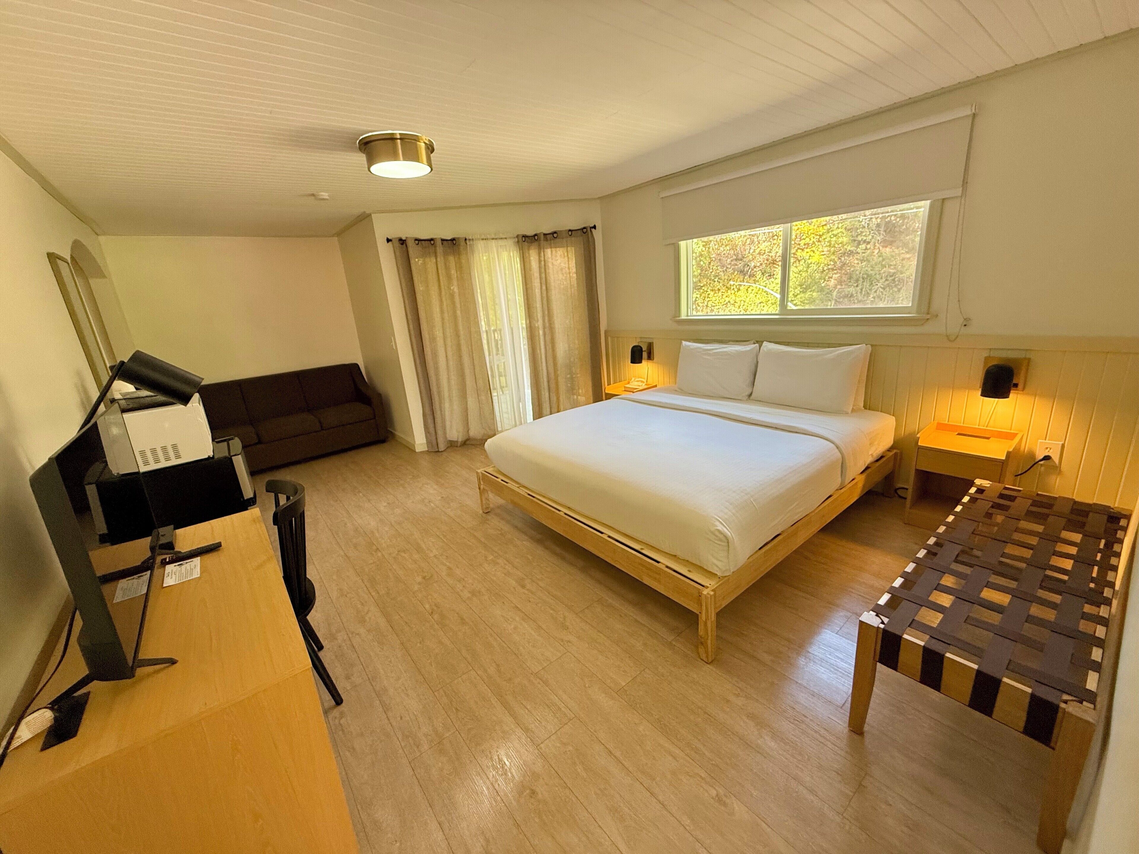 Phòng 4 dành cho gia đình | Bàn, truy cập Internet không dây miễn phí, bộ trải giường 