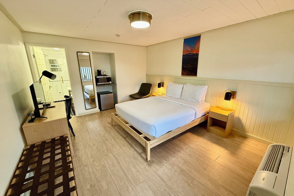 Phòng đơn tiện nghi đơn giản | Bàn, truy cập Internet không dây miễn phí, bộ trải giường