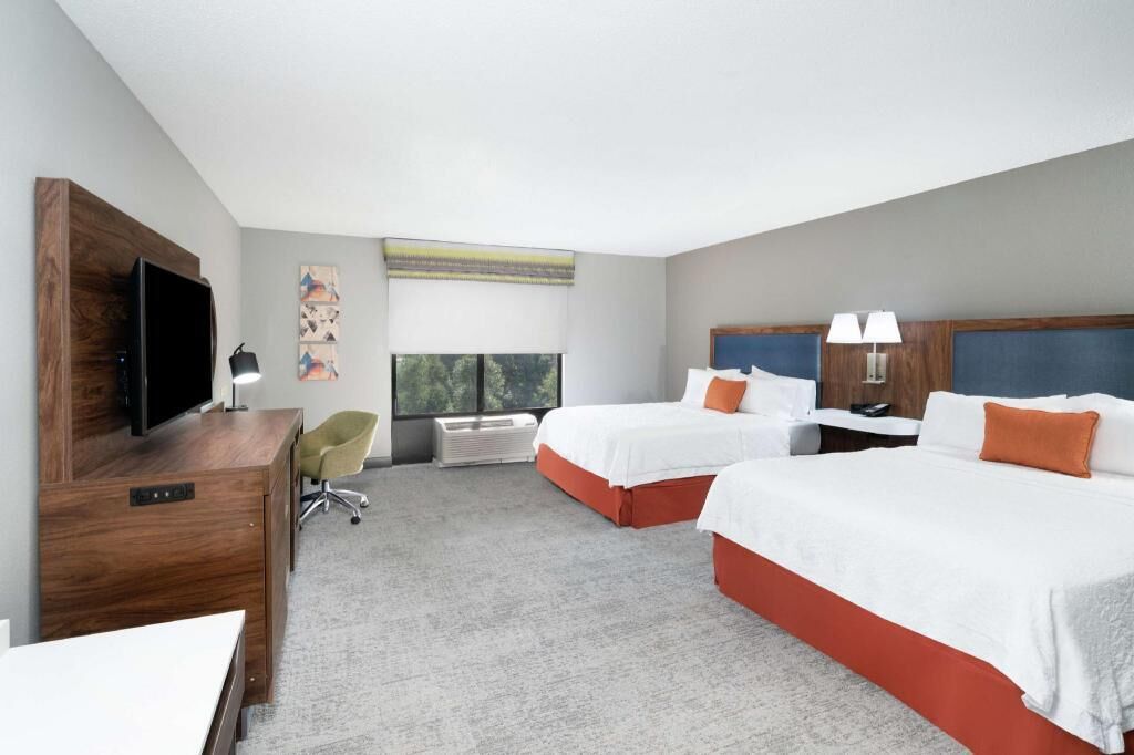Hypo-allergenic bedding, in-room safe, desk, laptop workspace