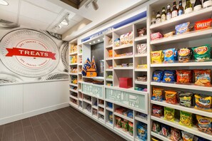 Snack bar - Hampton Inn Suites Opelika I85 Auburn Area (Opelika)
