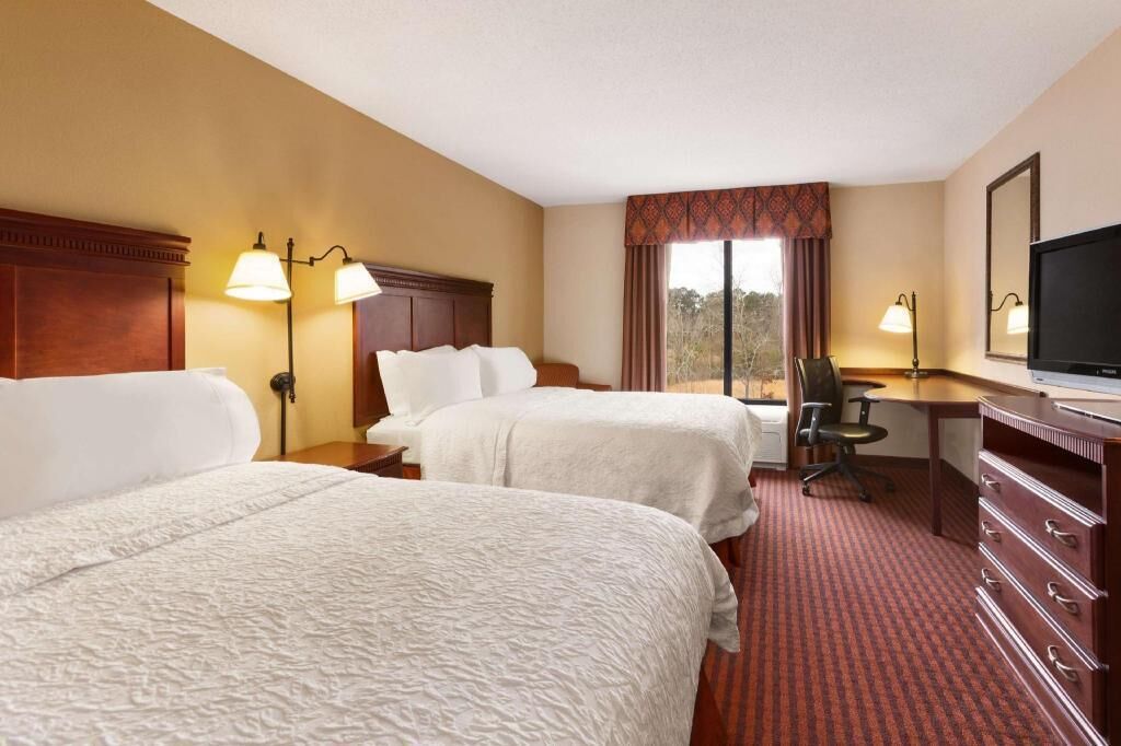Hypo-allergenic bedding, in-room safe, desk, laptop workspace