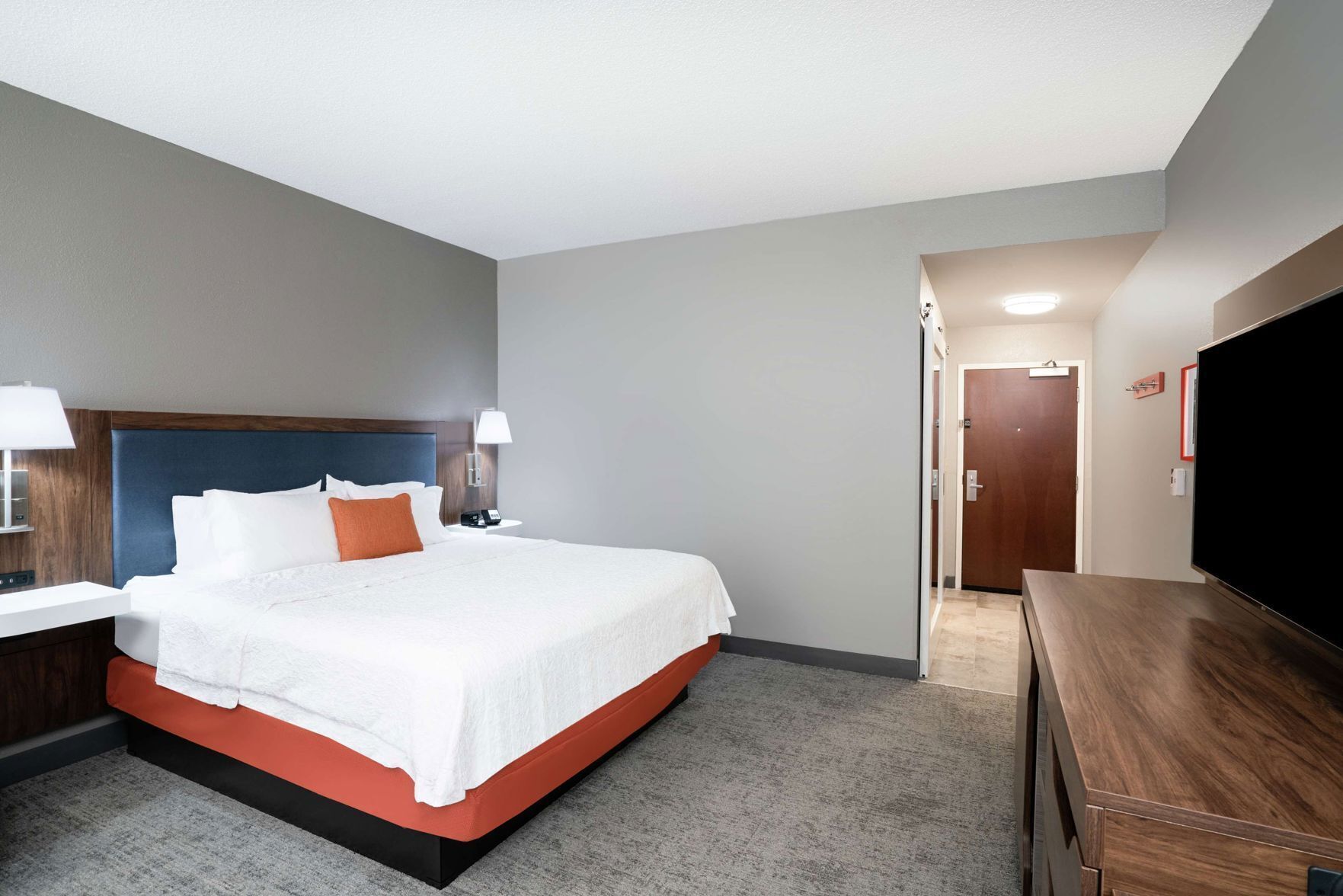 Hypo-allergenic bedding, in-room safe, desk, laptop workspace