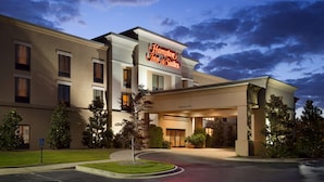 A Hampton Inn & Suites hotel with a modern facade, a clear sky, and a well-maintained lawn. - Hampton Inn Suites Opelika I85 Auburn Area (Opelika)