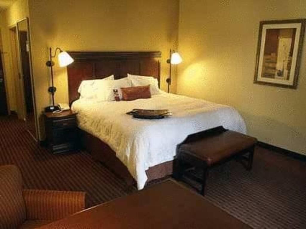 Hypo-allergenic bedding, in-room safe, desk, laptop workspace