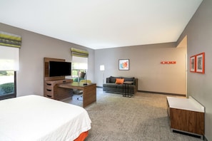 Hypo-allergenic bedding, in-room safe, desk, laptop workspace - Hampton Inn Suites Opelika I85 Auburn Area (Opelika)
