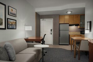 Suite, 1 Bedroom (Mobility/Hearing Access, Roll-In Shwr) | Premium bedding, desk, laptop workspace, blackout drapes