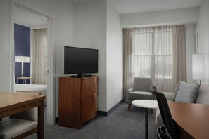 Suite, 1 chambre (Mobility/Hearing Access, Roll-In Shwr)