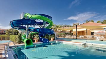 2 albercas al aire libre y camas balinesas (con cargo)