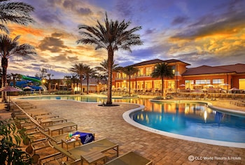 View from property looking out at Regal Oaks Resort Vacation Townhomes by IDILIQ