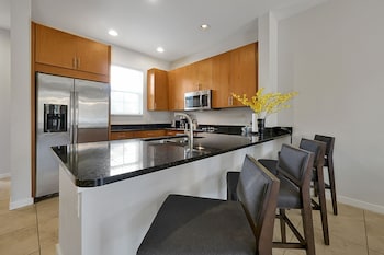 Full-size fridge, microwave, oven, stovetop at Regal Oaks Resort Vacation Townhomes by IDILIQ