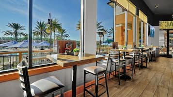 2 restaurants, lunch, dinner served; American cuisine