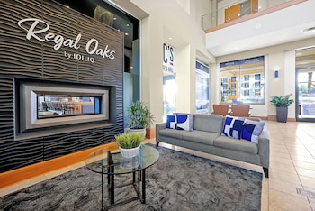 Hotel entrance and lobby at Regal Oaks Resort Vacation Townhomes by IDILIQ