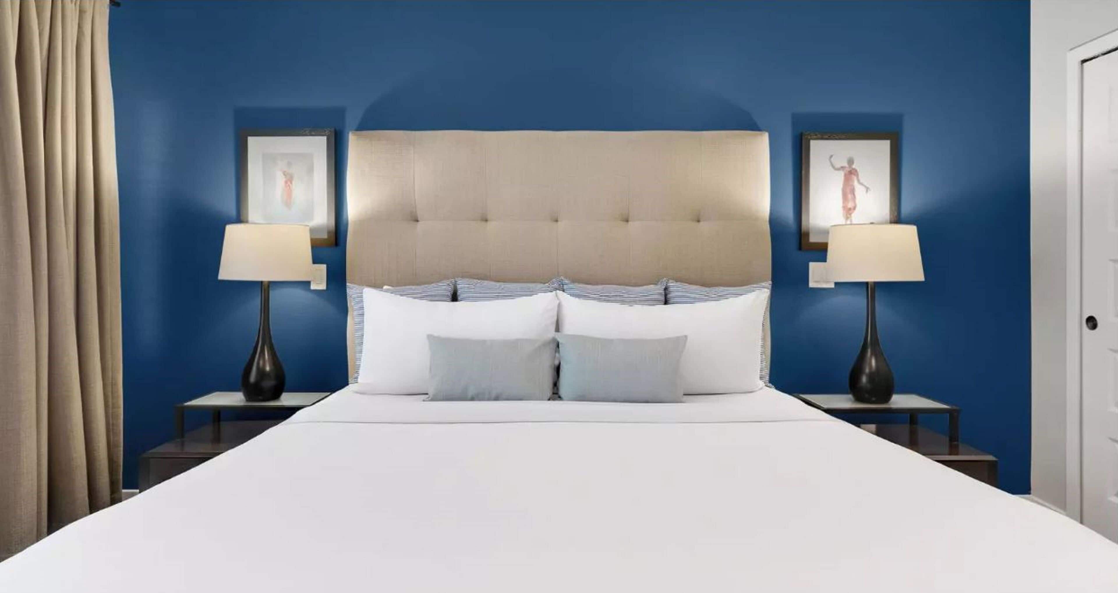 Hypo-allergenic bedding, in-room safe, desk, laptop workspace