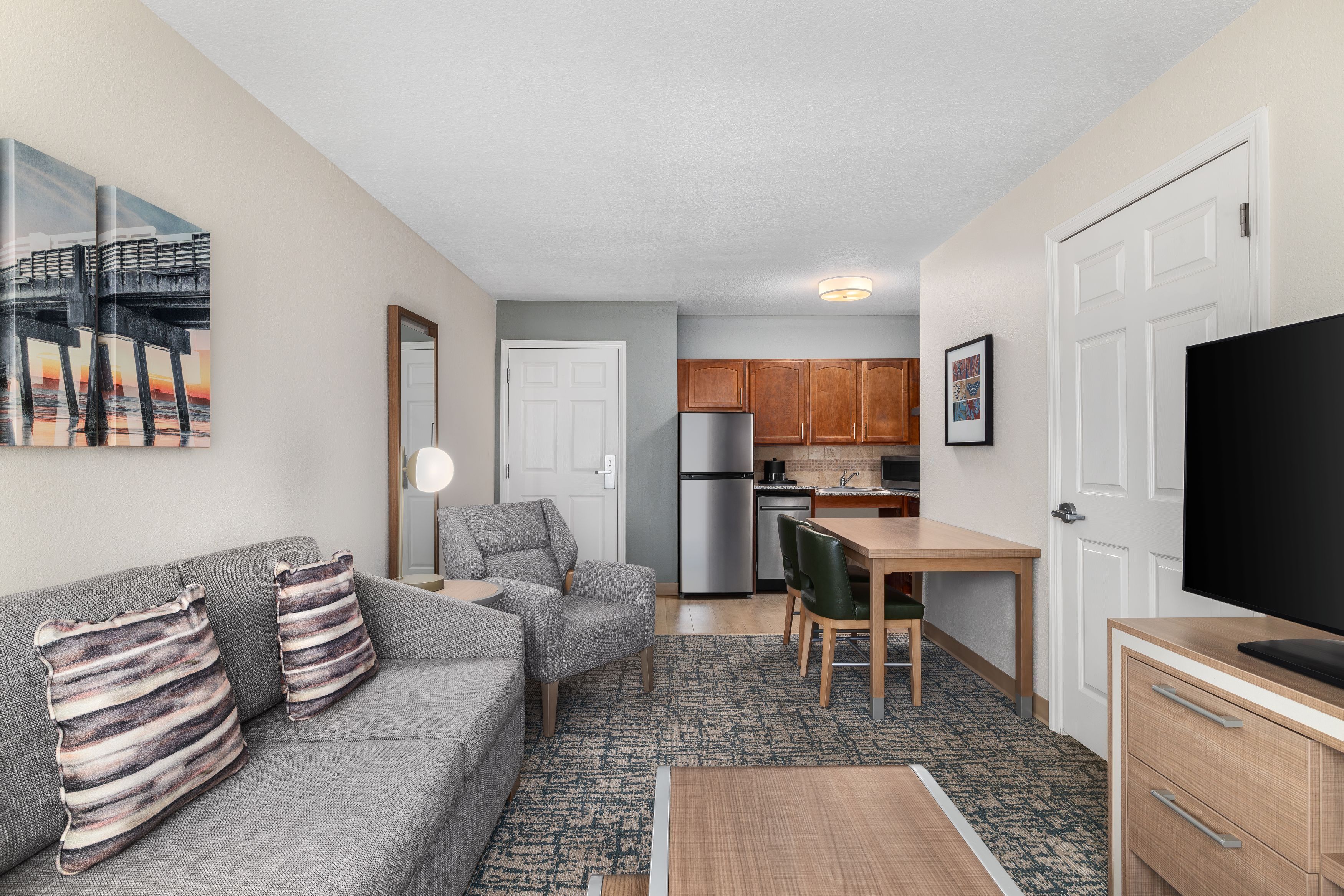 Skrivebord, skrivebord for bærbar PC og blendingsgardiner