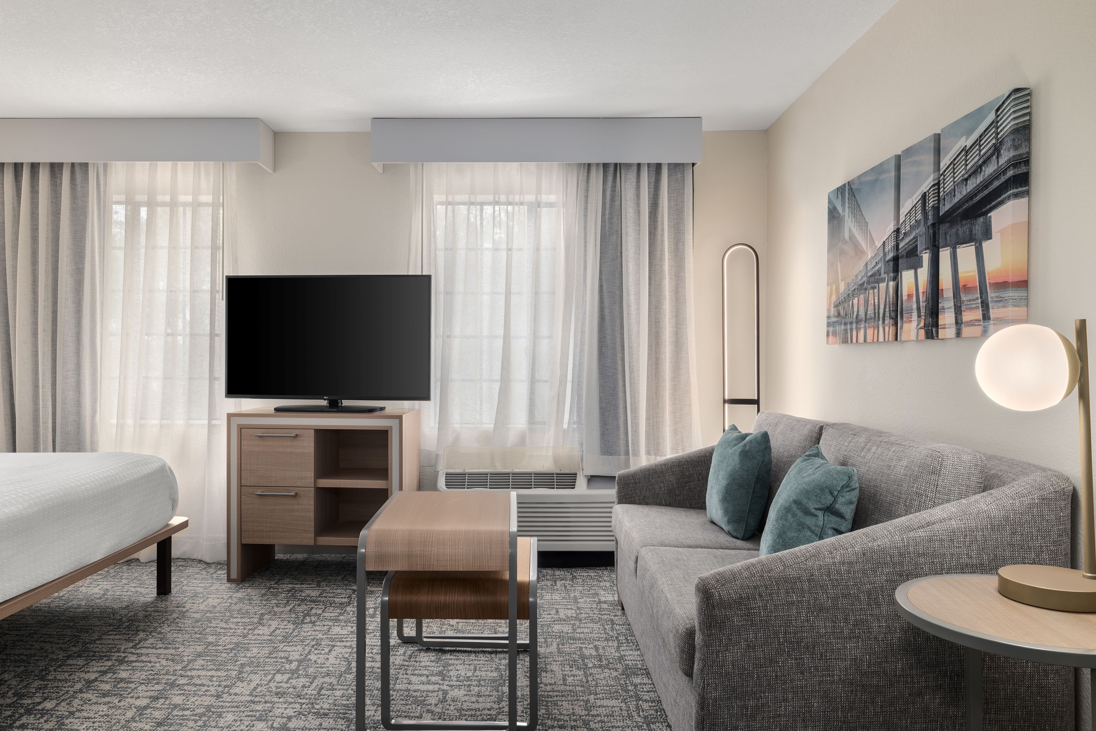 Skrivebord, skrivebord for bærbar PC og blendingsgardiner