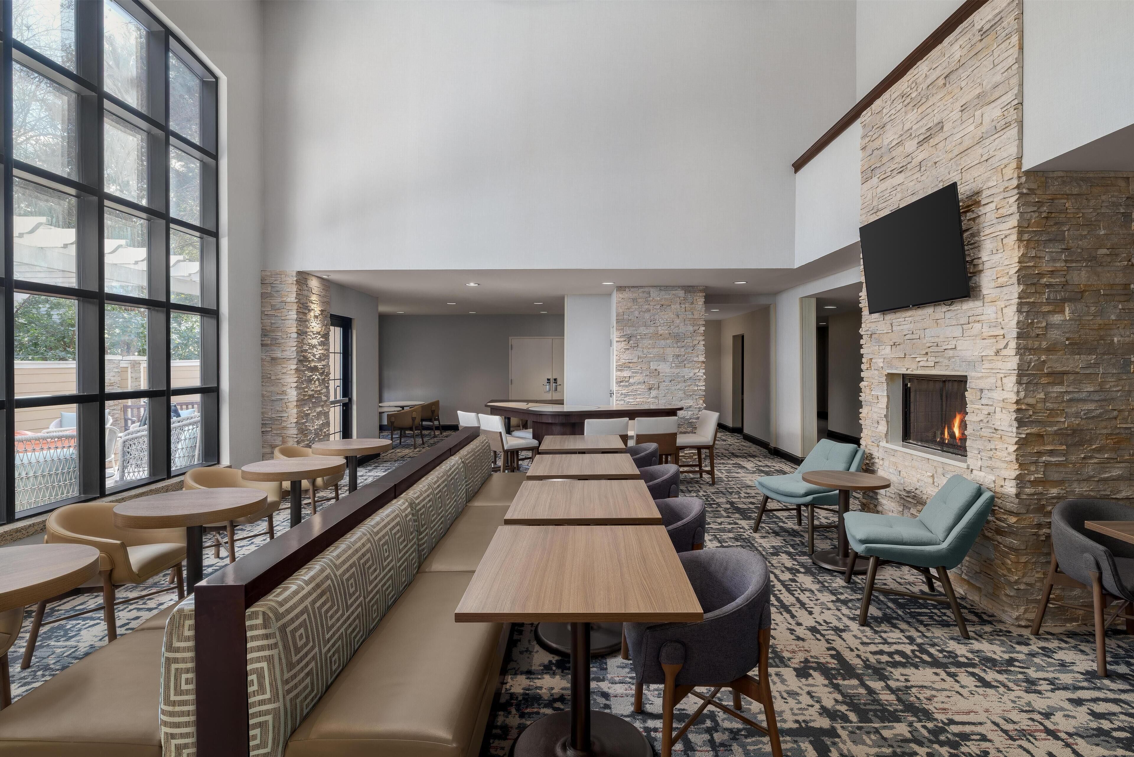 Café da manhã com buffet grátis todos os dias