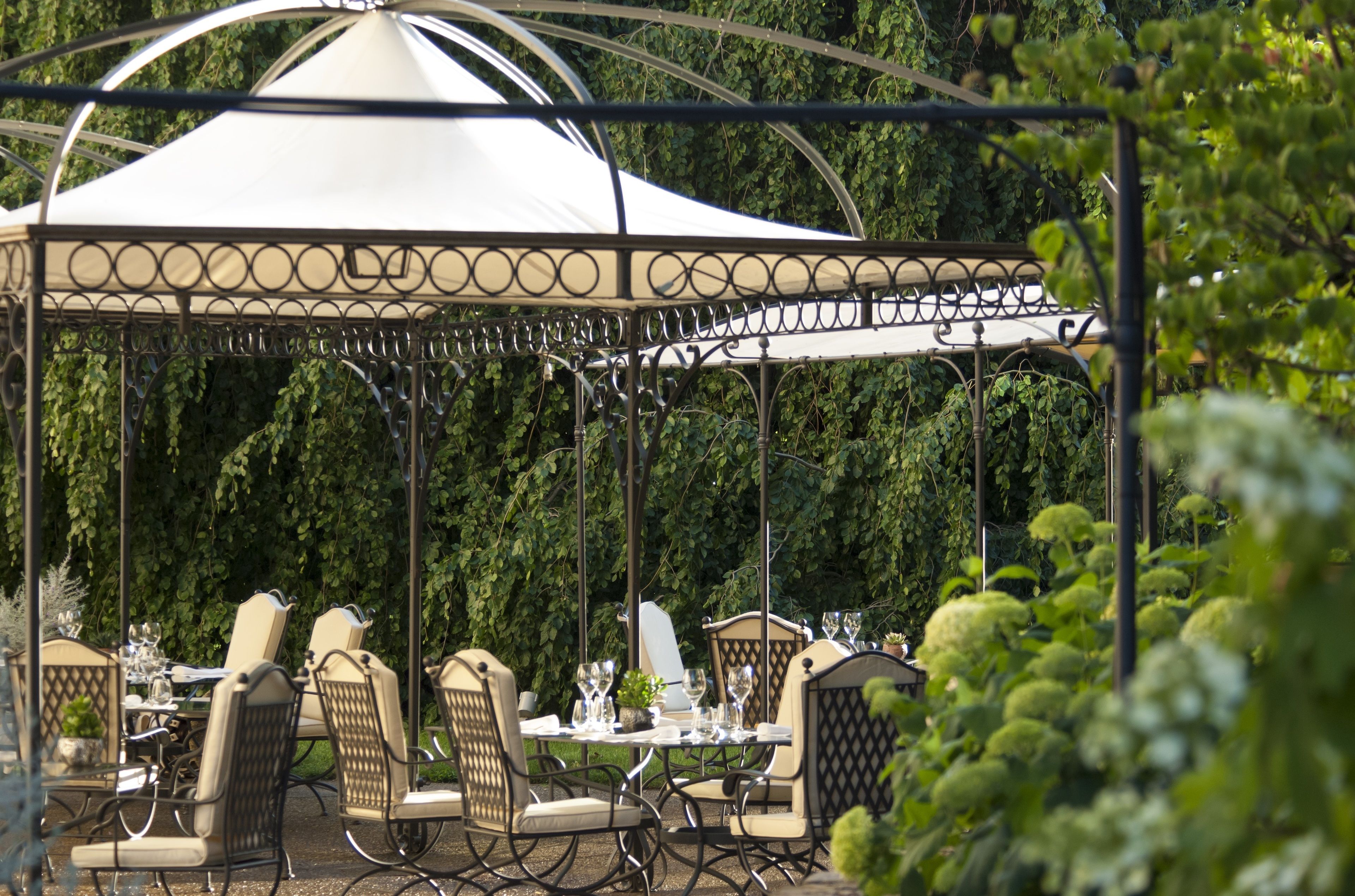 3 restaurants, breakfast, lunch, dinner served; italian cuisine