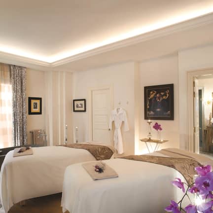 Body treatments, hydrotherapy, aromatherapy, hot stone massages