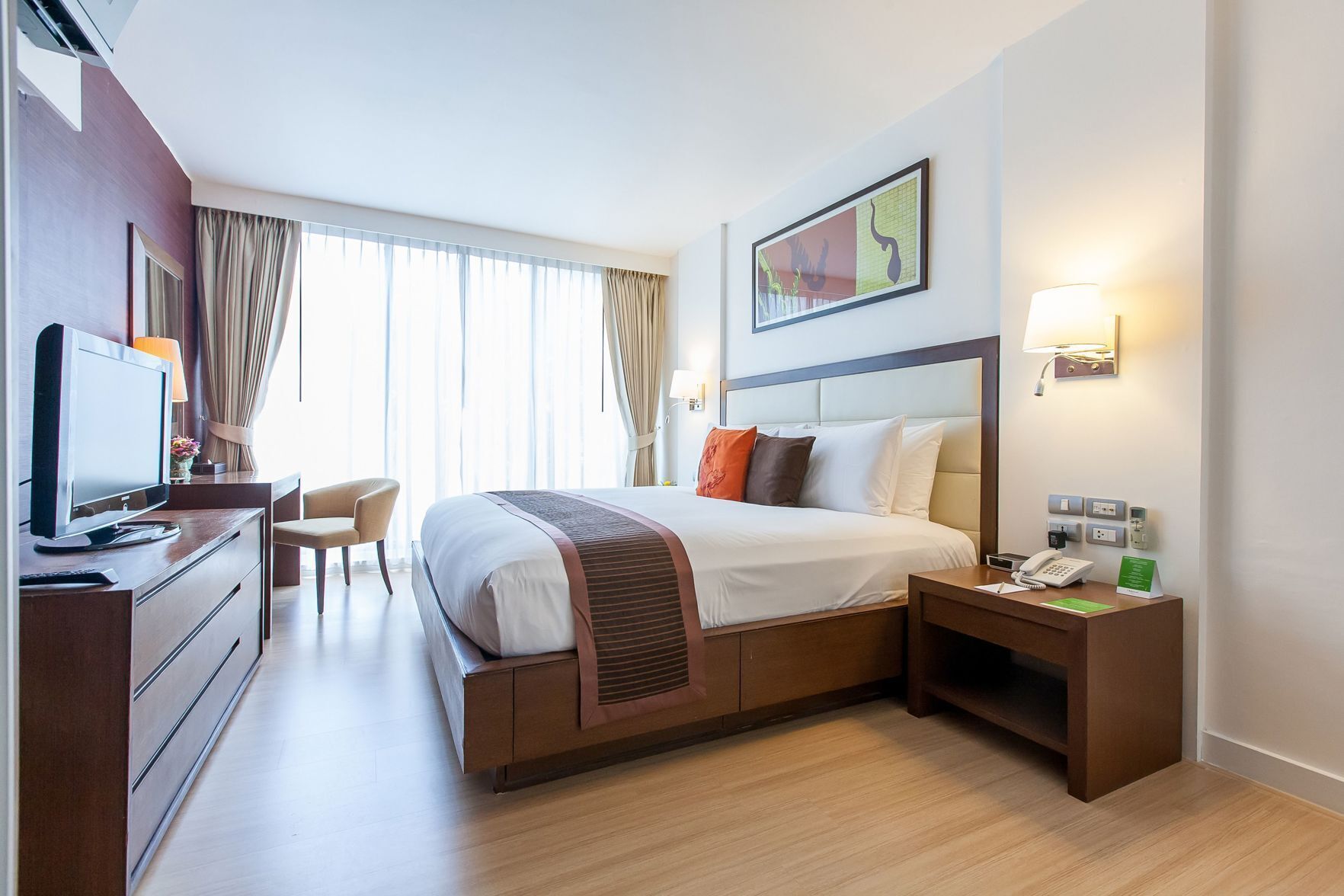 In-room safe, desk, iron/ironing board, free WiFi