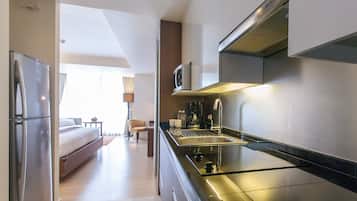 Fridge, microwave, stovetop, coffee/tea maker