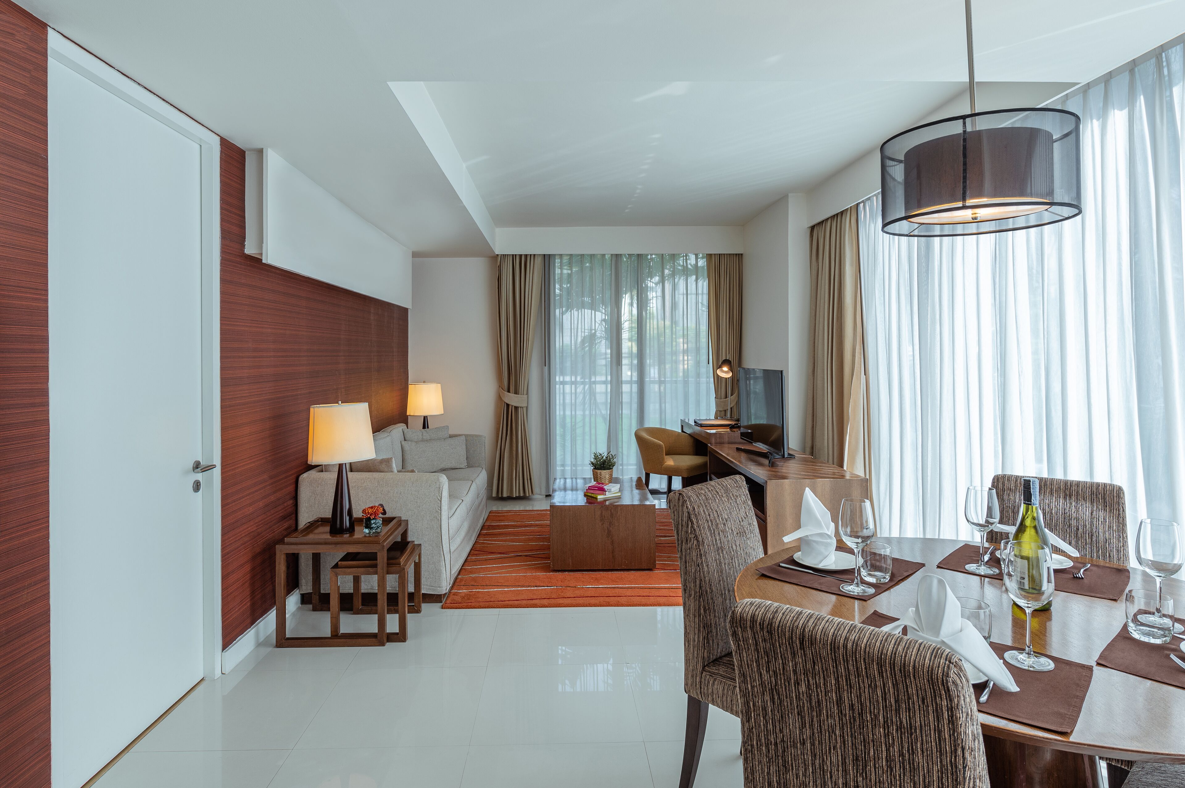 Photo - Oakwood Residence Sukhumvit 24 Bangkok