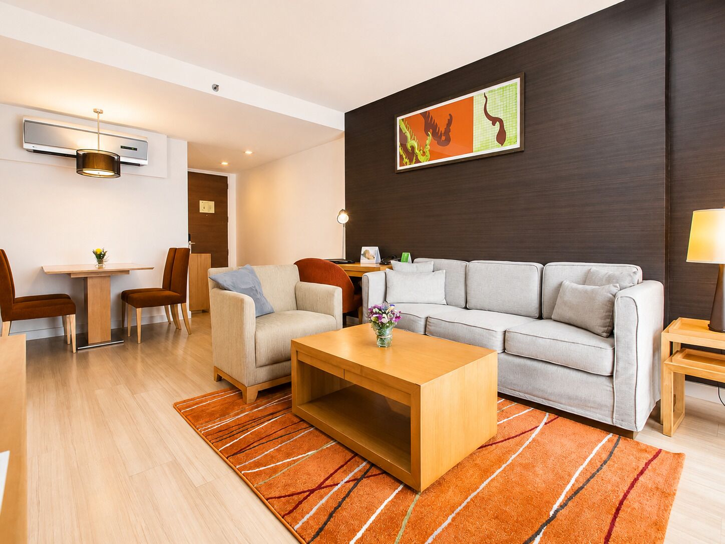 Photo - Oakwood Residence Sukhumvit 24 Bangkok