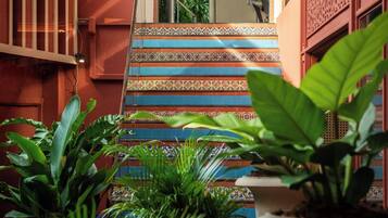 Desayuno buffet (THB 300 por persona)