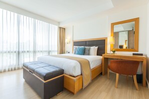 Caja de seguridad en la habitación y escritorio 