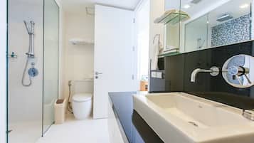 In-room safe, desk, iron/ironing board, free WiFi