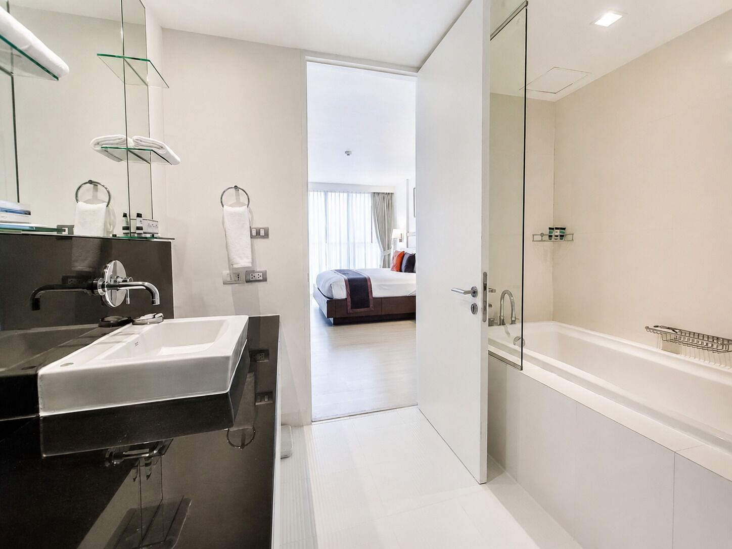 Photo - Oakwood Residence Sukhumvit 24 Bangkok