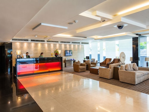 Oakwood Residence Sukhumvit 24 Bangkok