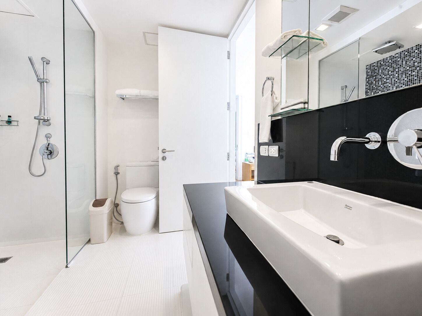 Photo - Oakwood Residence Sukhumvit 24 Bangkok