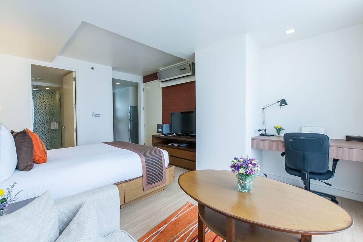ตู้นิรภัยในห้องพัก, โต๊ะทำงาน, เตารีด/โต๊ะรีดผ้า, Wi-Fi ฟรี